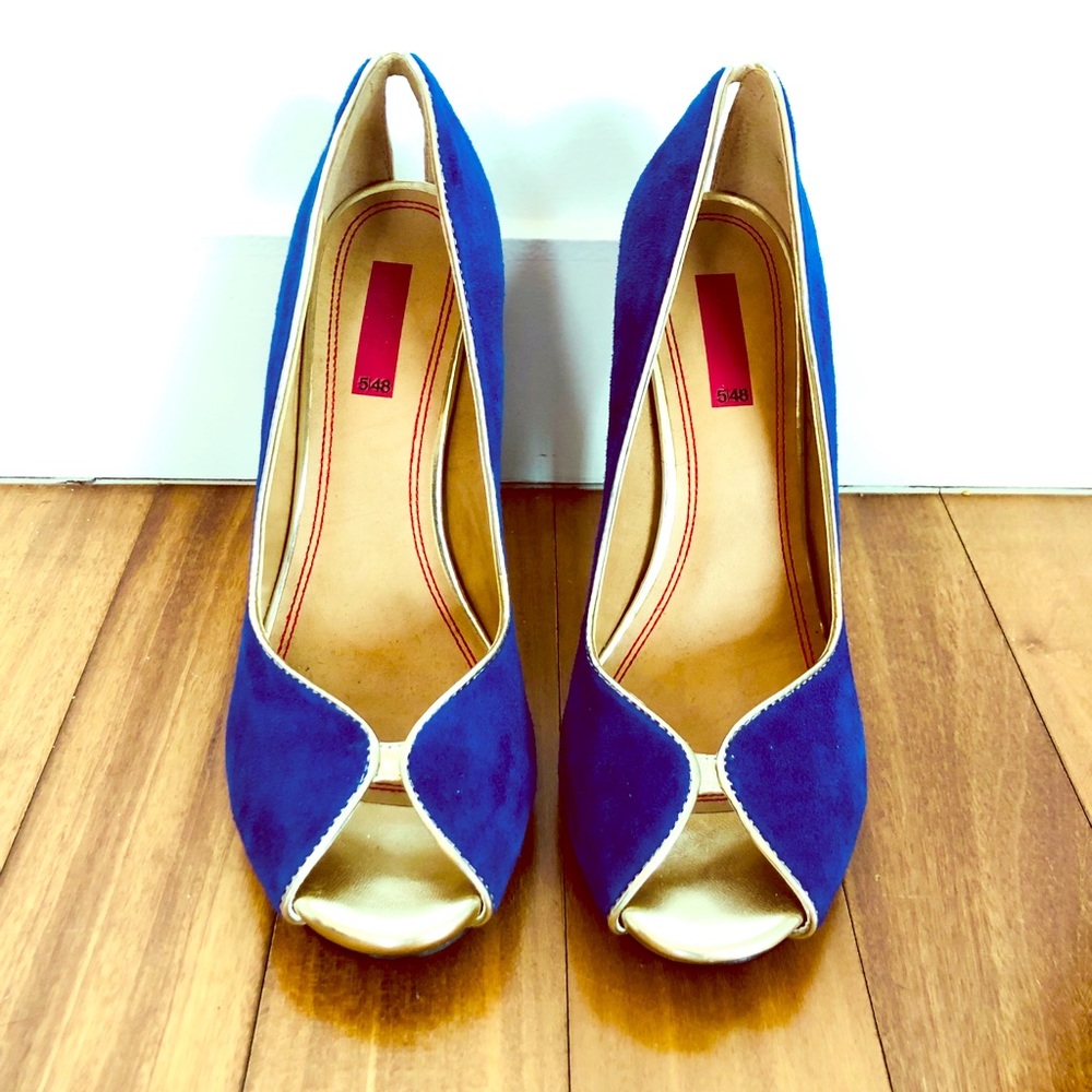 Saks 5th Avenue suede blue & gold heel